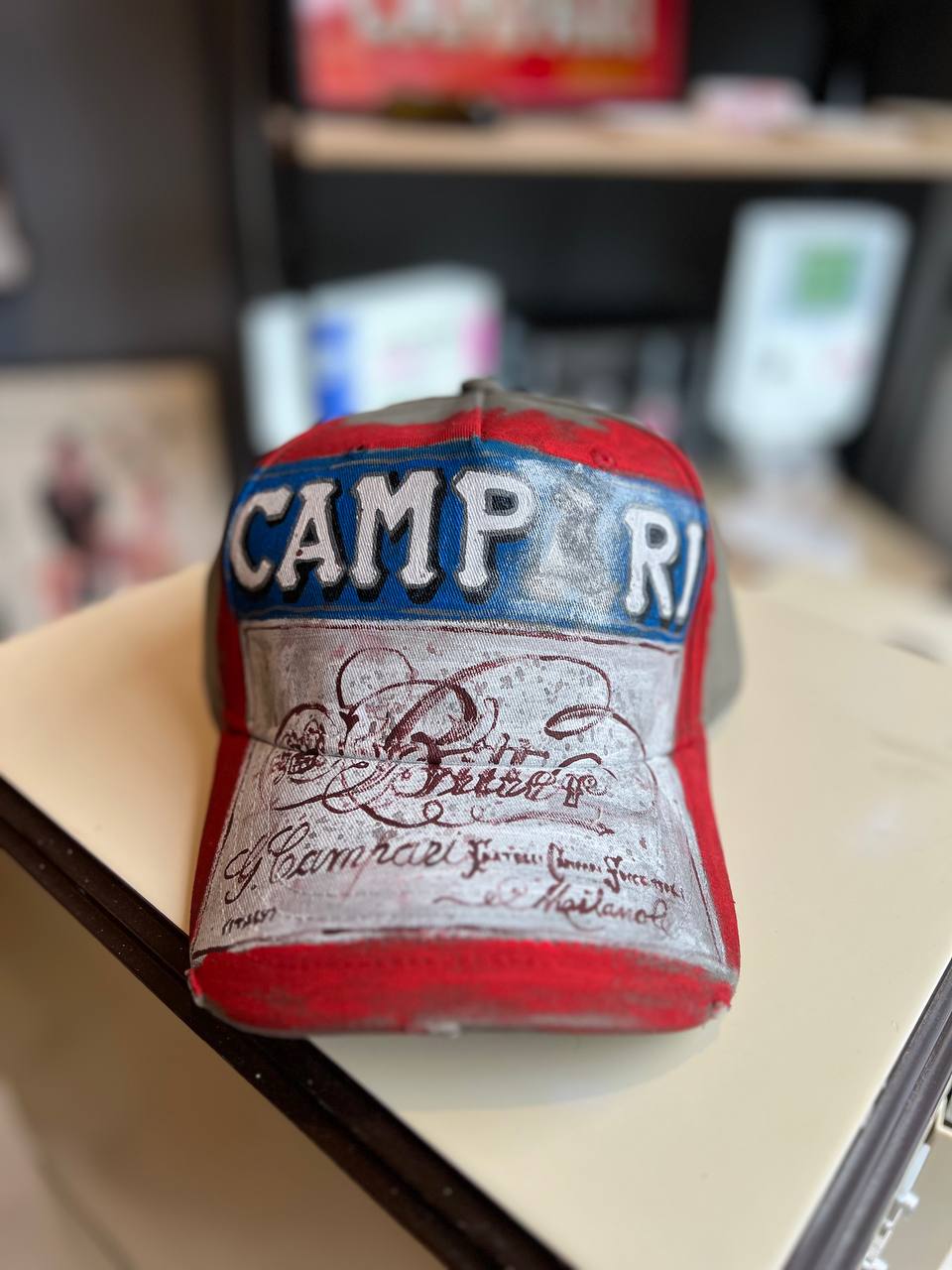 Cappellino disegnato a mano - Campari